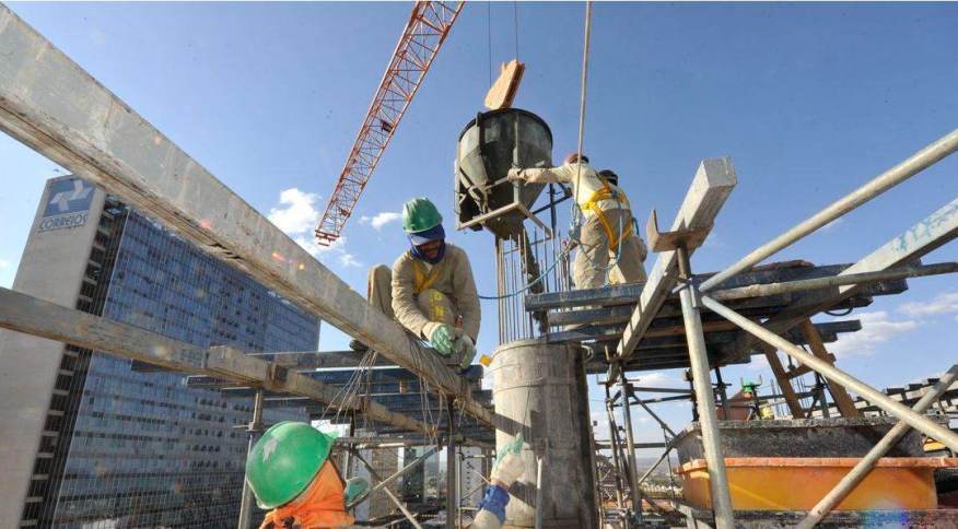 Entidade vê alta de 2% para construção em 2022 após avanço de 7,6% em 2021