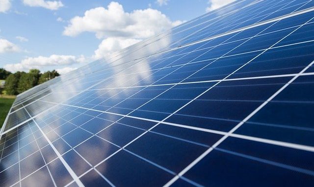 Energia solar deve trazer mais de R$ 50,8 bilhões de investimentos no país este ano, projeta ABSOLAR Energia solar deve trazer mais de R$ 50,8 bilhões de investimentos no país este ano, projeta ABSOLAR