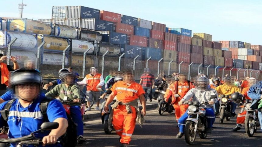 Greve dos trabalhadores portuários segue prevista para sexta-feira; categoria é contra o leilão de privatização dos portos brasileiros Greve dos trabalhadores portuários segue prevista para sexta-feira; categoria é contra o leilão de privatização dos portos brasileiros