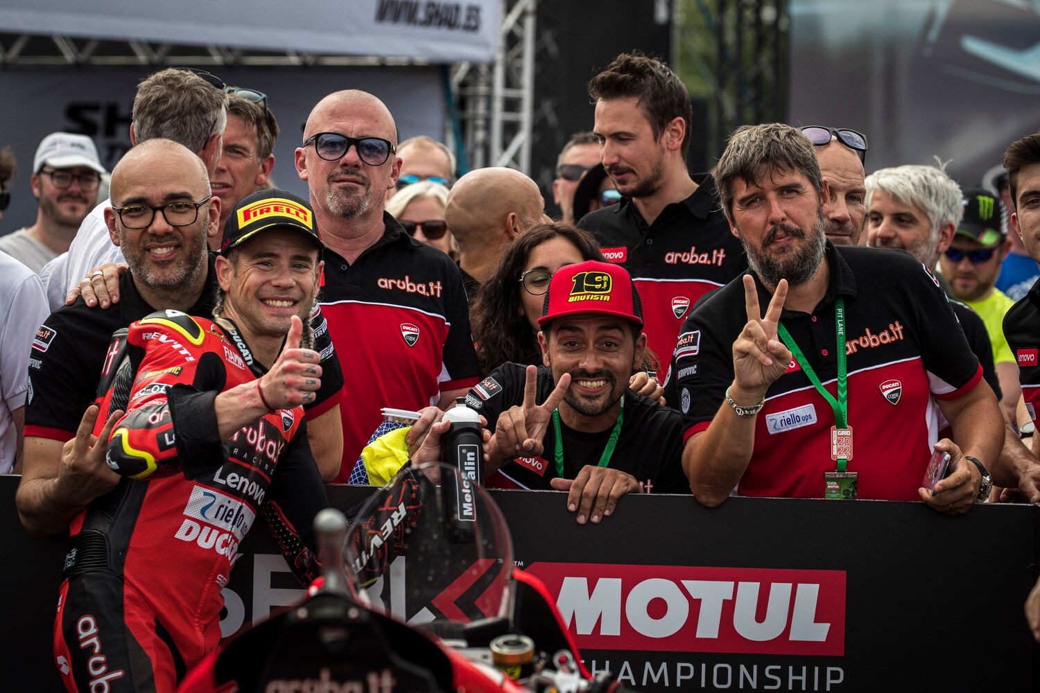 Alvaro Bautista garante segundo lugar na Race-2 em Donington Park