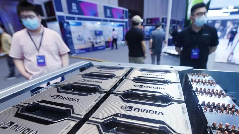Fabricantes de chips dos EUA são atingidos por nova regra de exportação da China Fabricantes de chips dos EUA são atingidos por nova regra de exportação da China