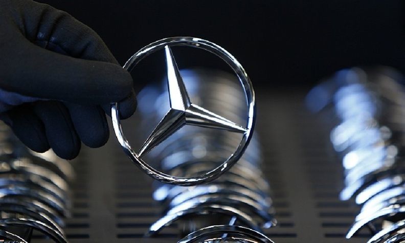 Mercedes faz recall de 161.000 veículos 2020-22 por defeito nos vidros traseiros