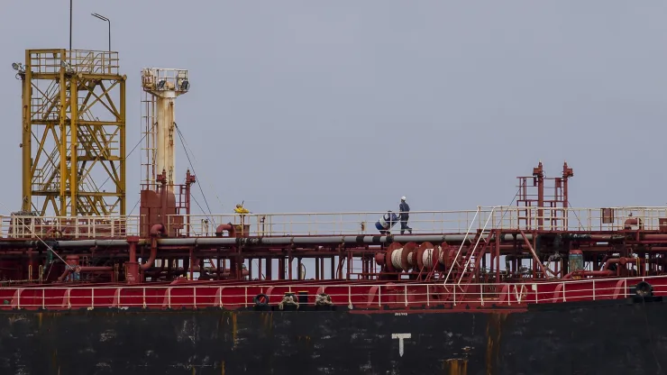 Sanções da UE e limite de preço do petróleo russo causam gargalo nos petroleiros à medida que o petróleo se move pela Turquia