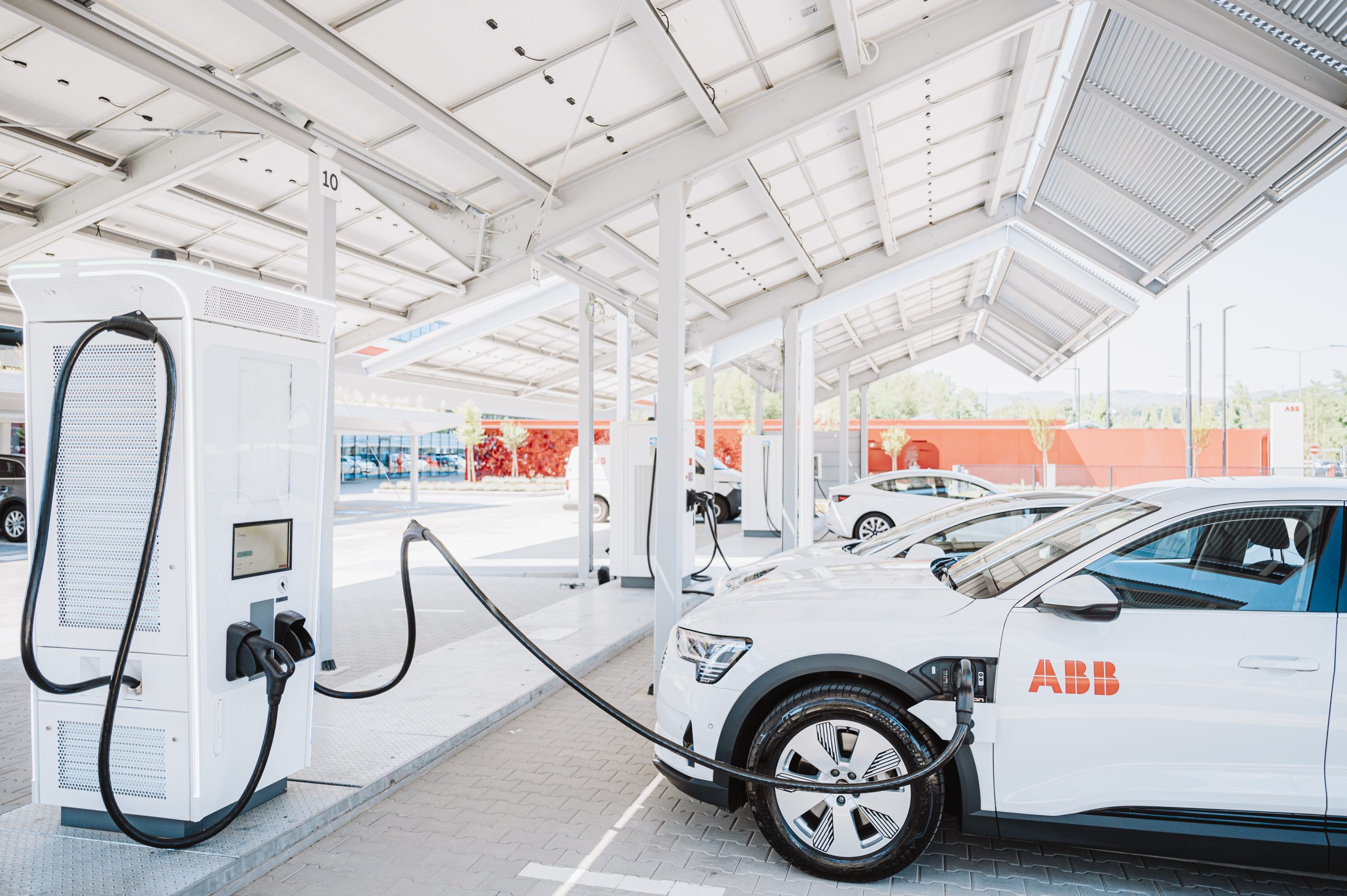 ABB E-mobility entrega milionésimo carregador de VE