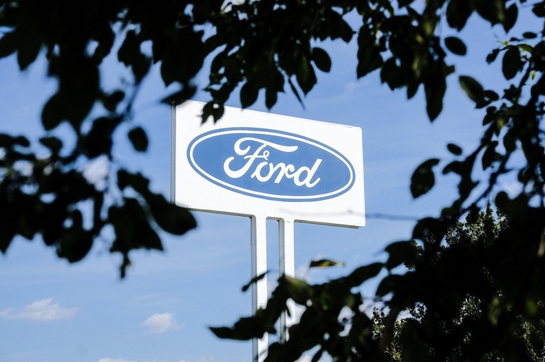 Ford e parceiros assinam acordo para fábrica de materiais para baterias de veículos elétricos de US$ 4,5 bilhões na Ásia Ford e parceiros assinam acordo para fábrica de materiais para baterias de veículos elétricos de US$ 4,5 bilhões na Ásia