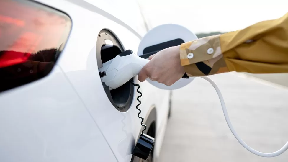 Rishi Sunak conversa com a UE sobre ameaça aos carros elétricos do Reino Unido Rishi Sunak conversa com a UE sobre ameaça aos carros elétricos do Reino Unido