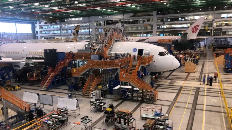 Entregas de aeronaves da Boeing caem em julho, com empresa planejando aumentar produção Entregas de aeronaves da Boeing caem em julho, com empresa planejando aumentar produção