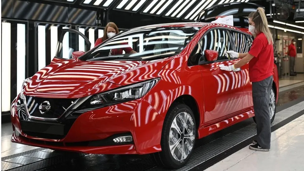 Nissan liderará investimento de £ 2 bilhões em fábrica de carros elétricos no Reino Unido Nissan liderará investimento de £ 2 bilhões em fábrica de carros elétricos no Reino Unido