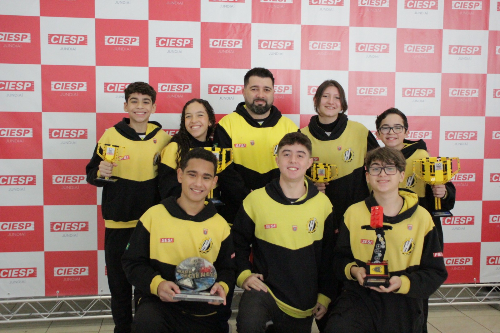 Estudantes do SESI Jundiaí vencem o maior torneio de robótica do mundo em Houston Estudantes do SESI Jundiaí vencem o maior torneio de robótica do mundo em Houston