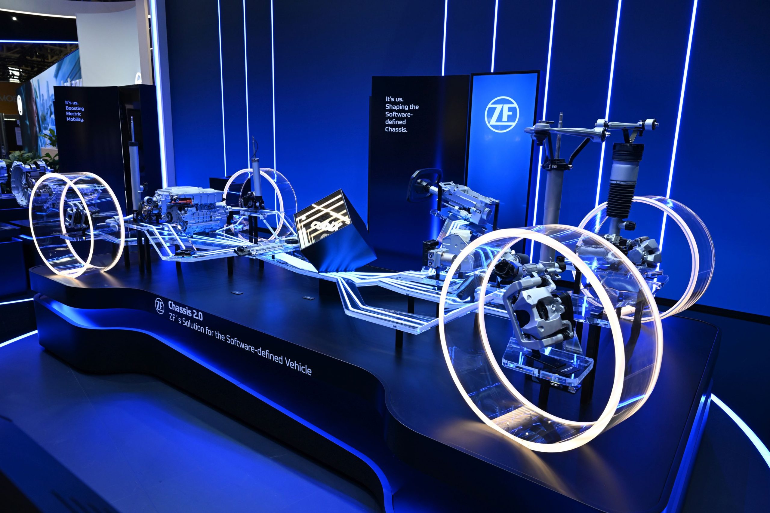 Tecnologias inovadoras da ZF para chassis definidos por software e mobilidade elétrica na IAA Mobility 2025