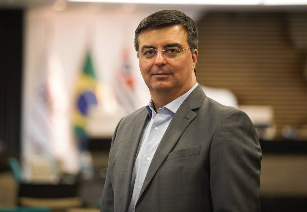 Artigo de opinião destaca a presença da indústria por trás do espetáculo do Carnaval. Artigo de opinião destaca a presença da indústria por trás do espetáculo do Carnaval.